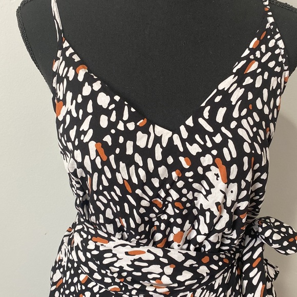 Womens wrap around printed dress - Picture 2 of 4